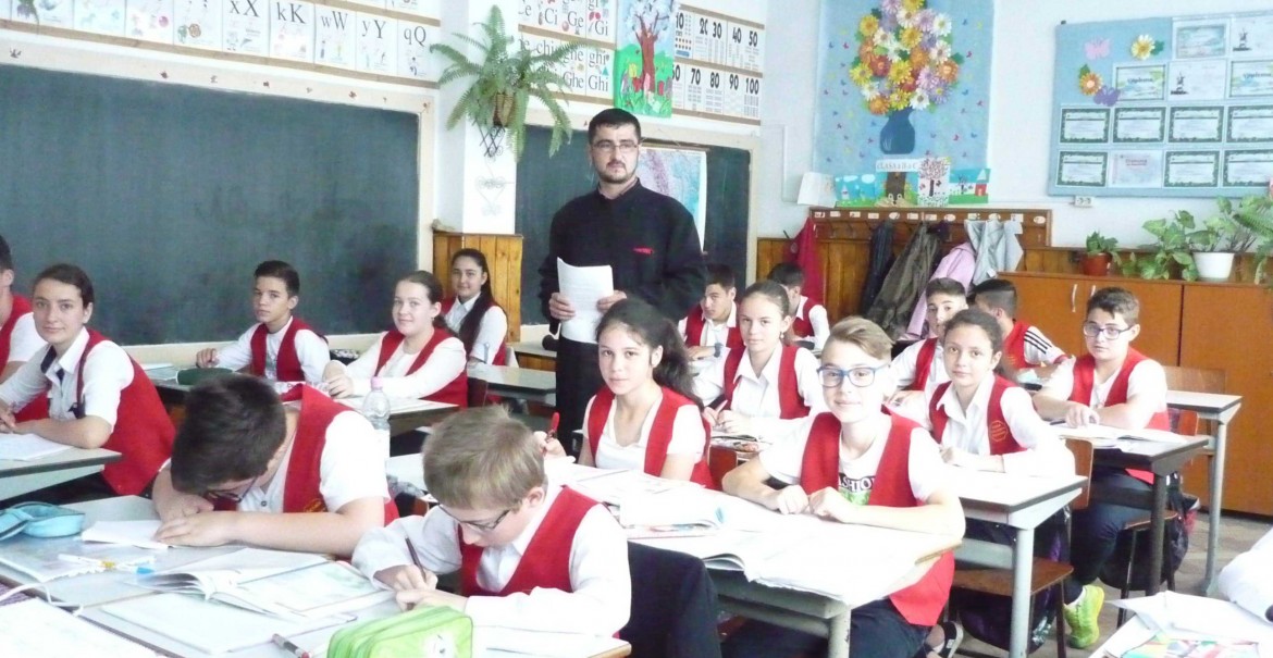 Parohia Momotești